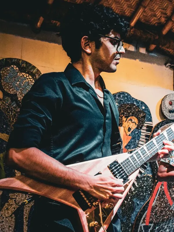 Farhaan Mistry, lead guitar